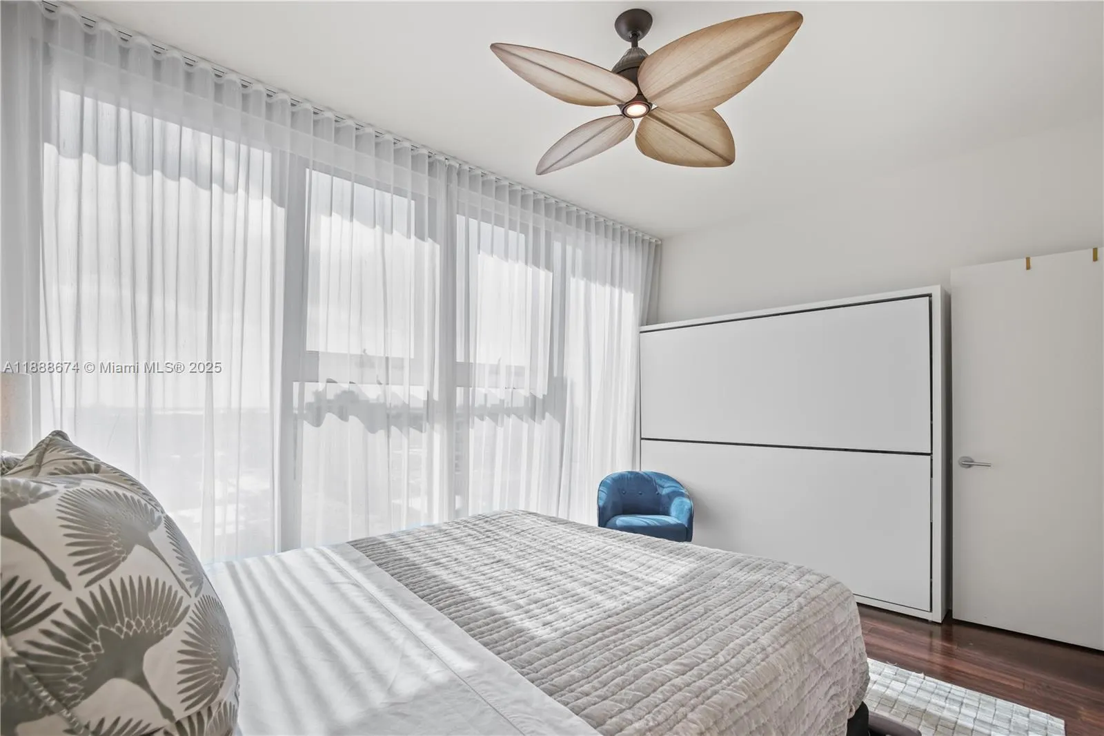 6899 Collins Ave, #1610
