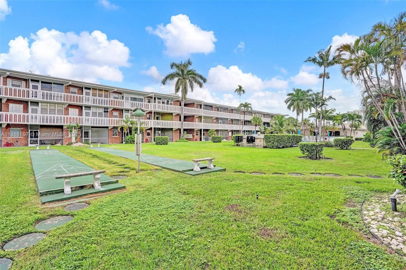141 NE 10th Ave, #27A