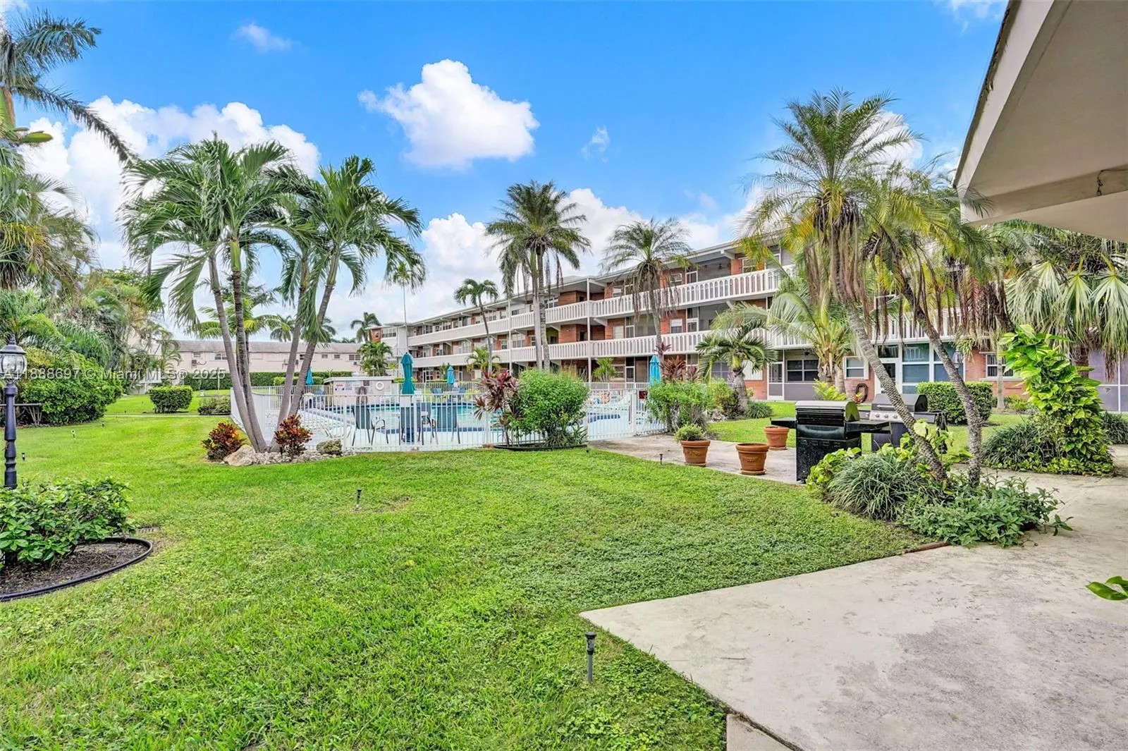 141 NE 10th Ave, #27A