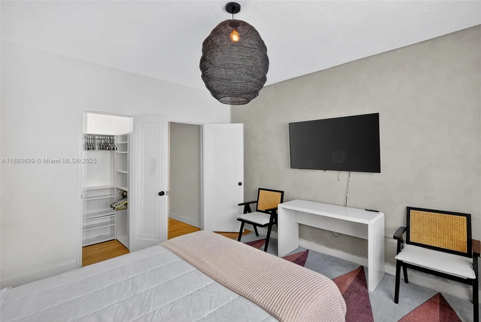 1553 Meridian Ave, #103