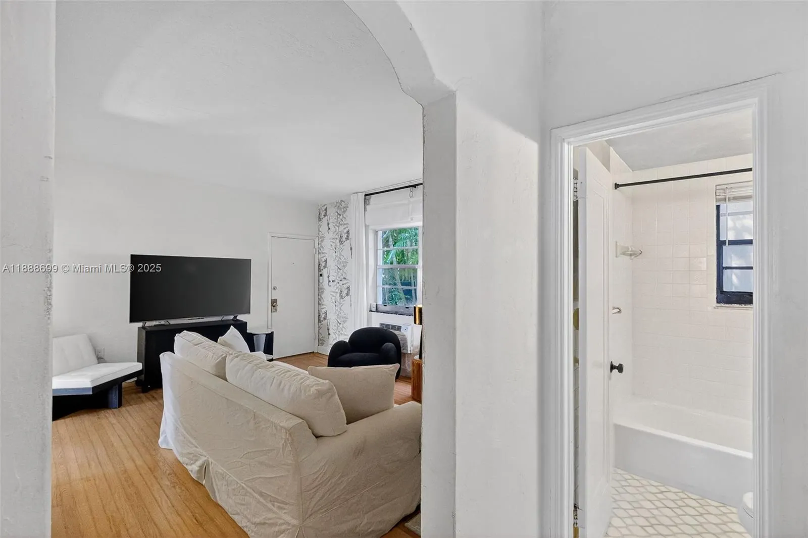 1553 Meridian Ave, #103