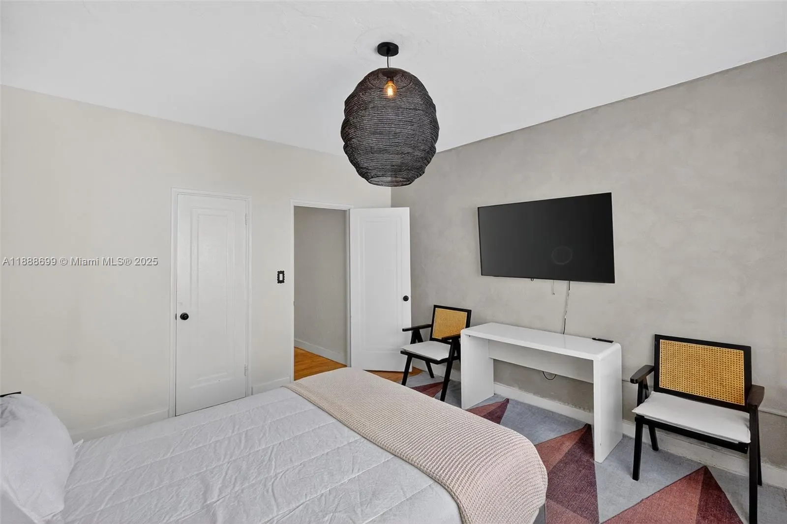1553 Meridian Ave, #103