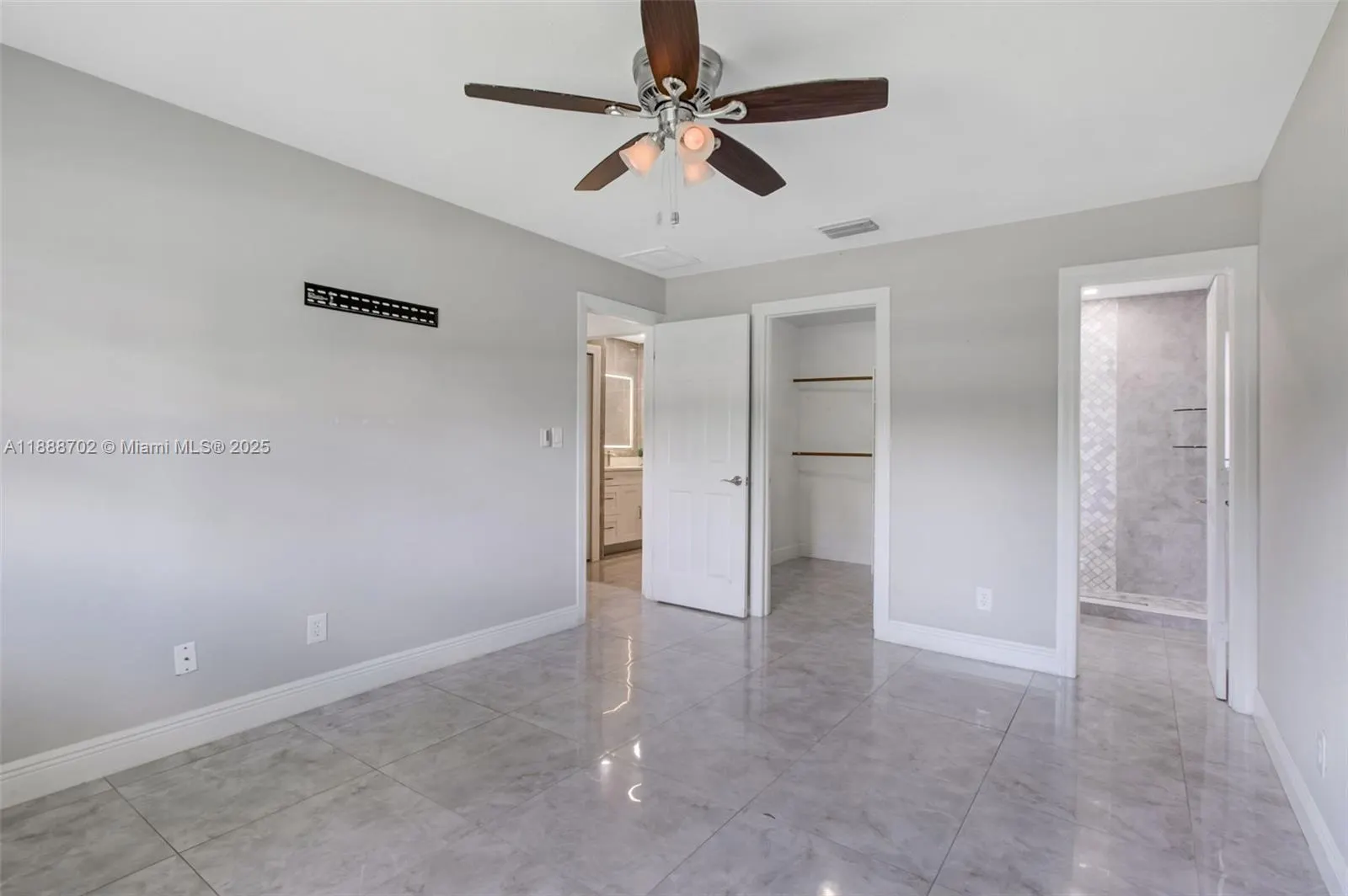 305 E 6 st