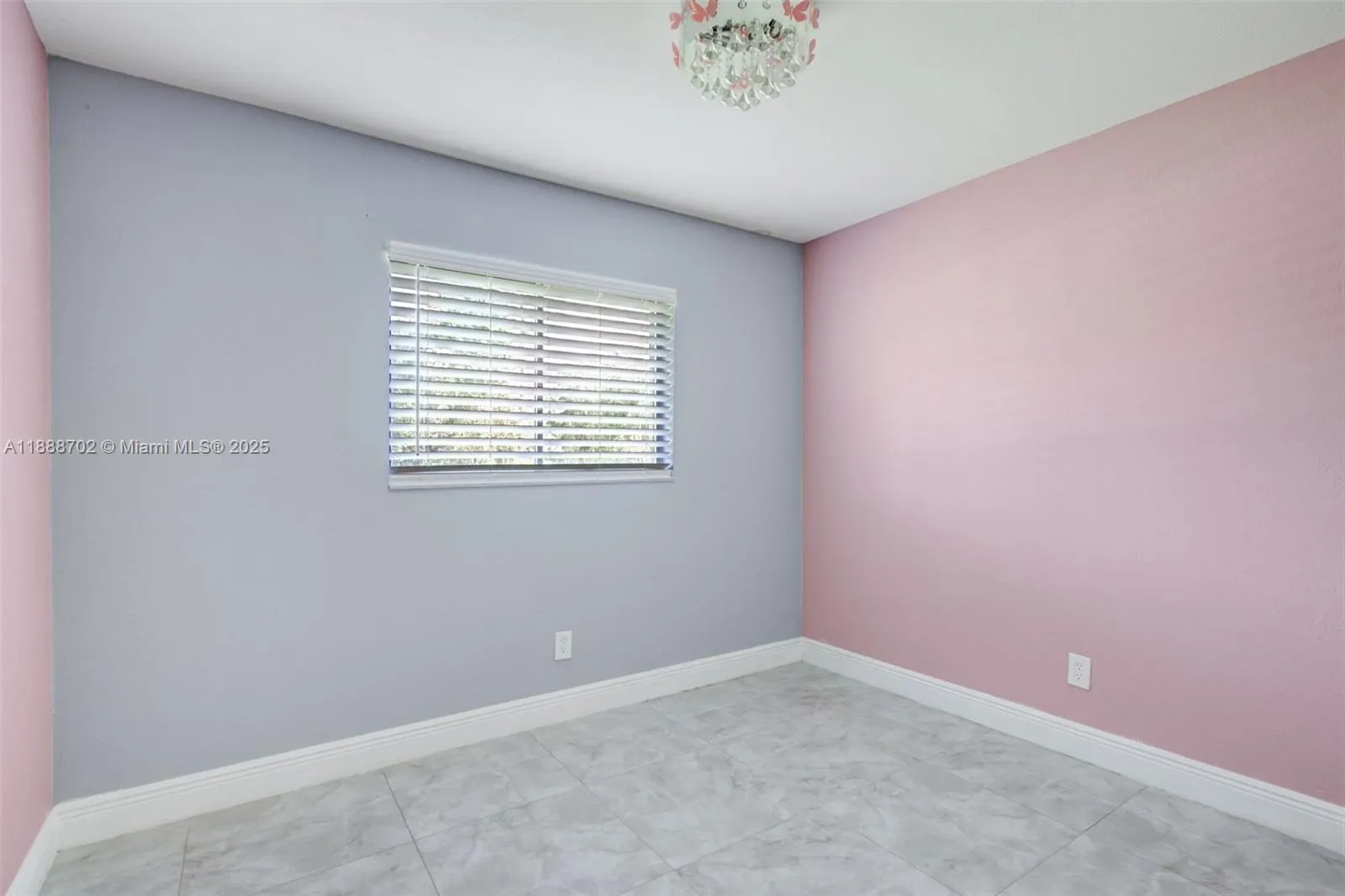 305 E 6 st