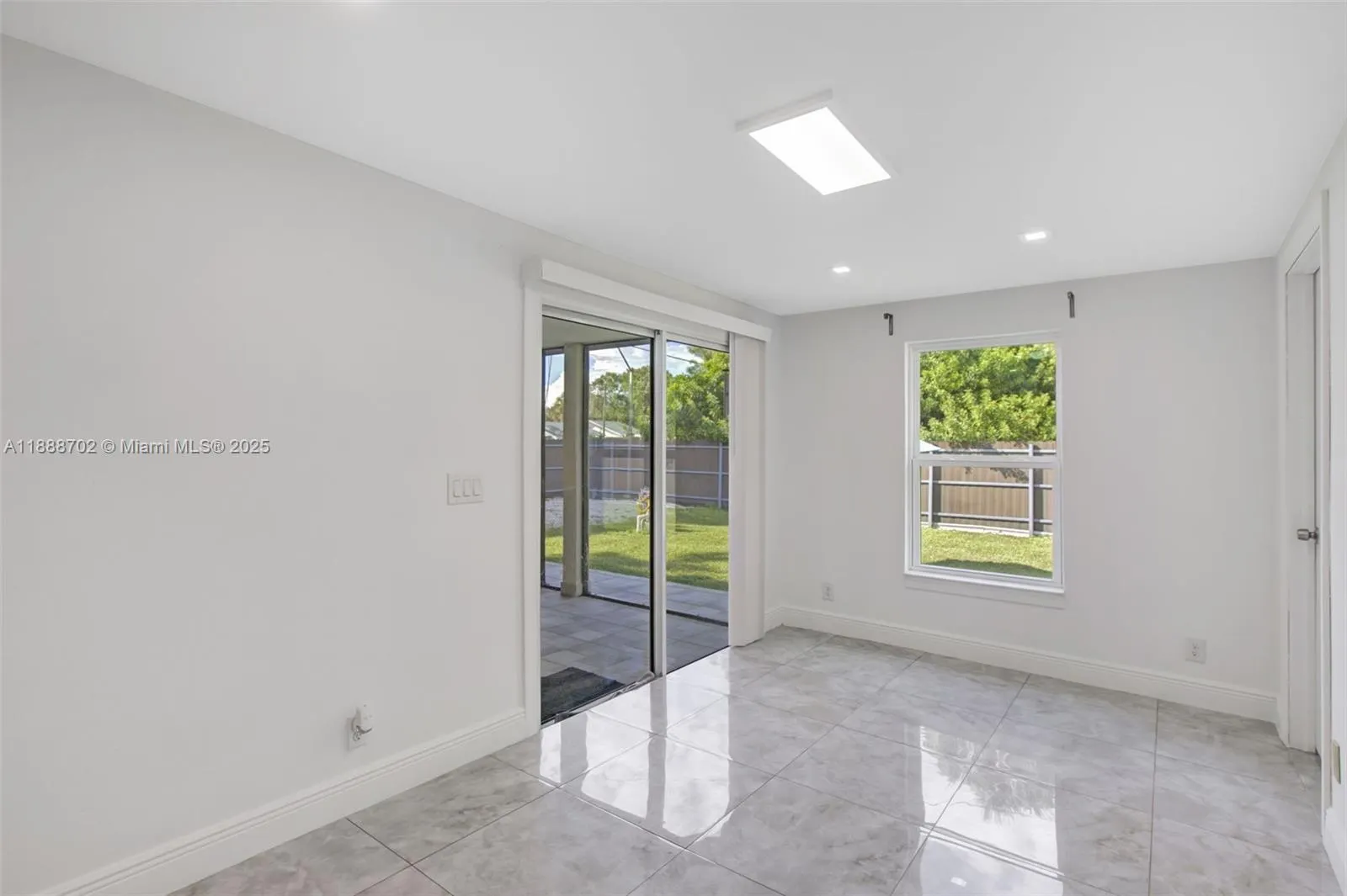 305 E 6 st