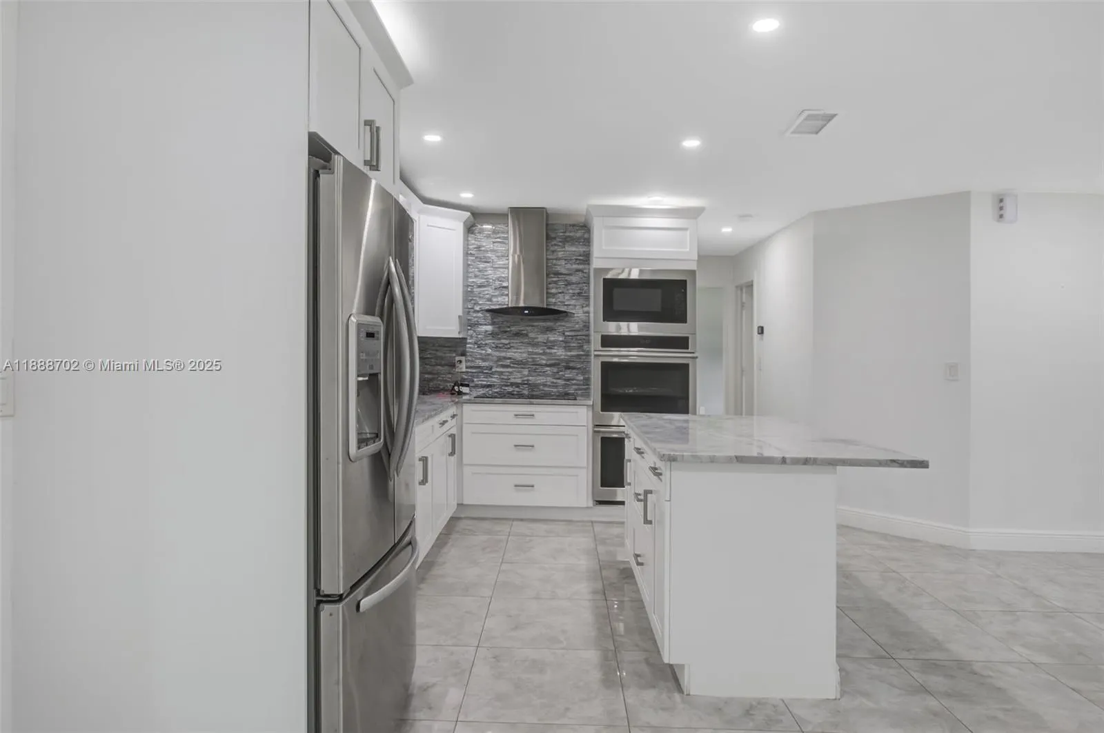 305 E 6 st