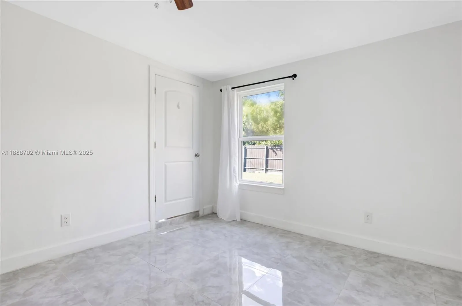 305 E 6 st