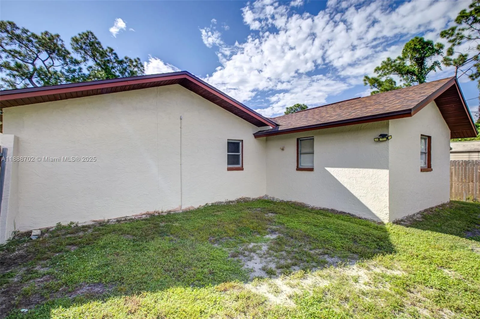 305 E 6 st