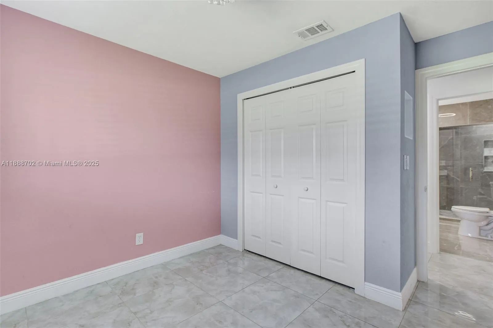 305 E 6 st