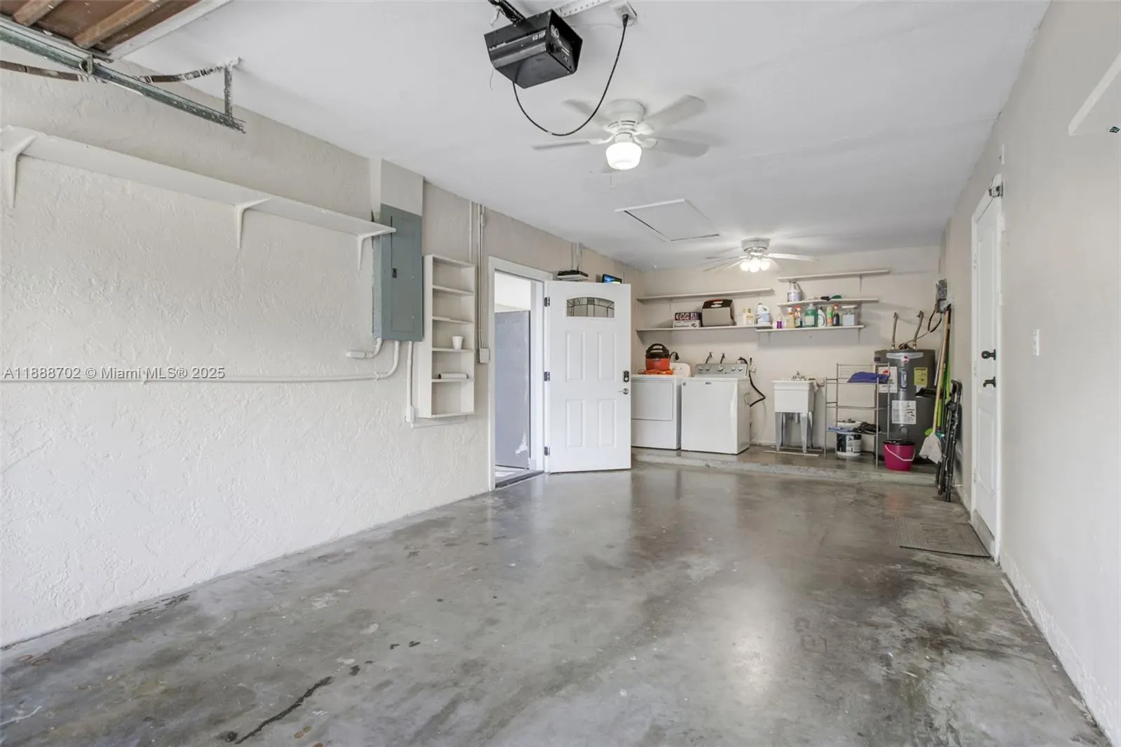 305 E 6 st