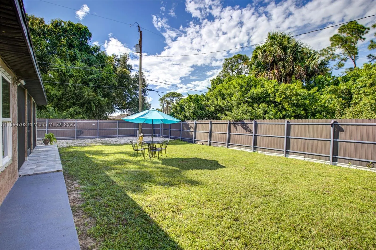 305 E 6 st