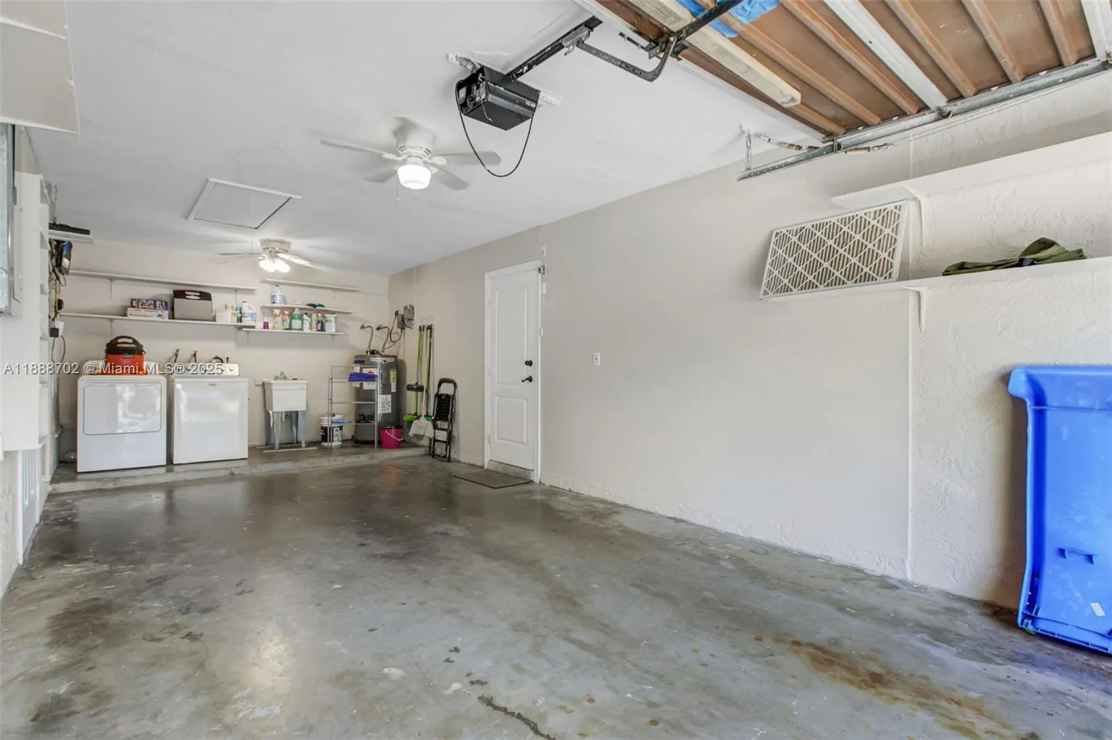 305 E 6 st