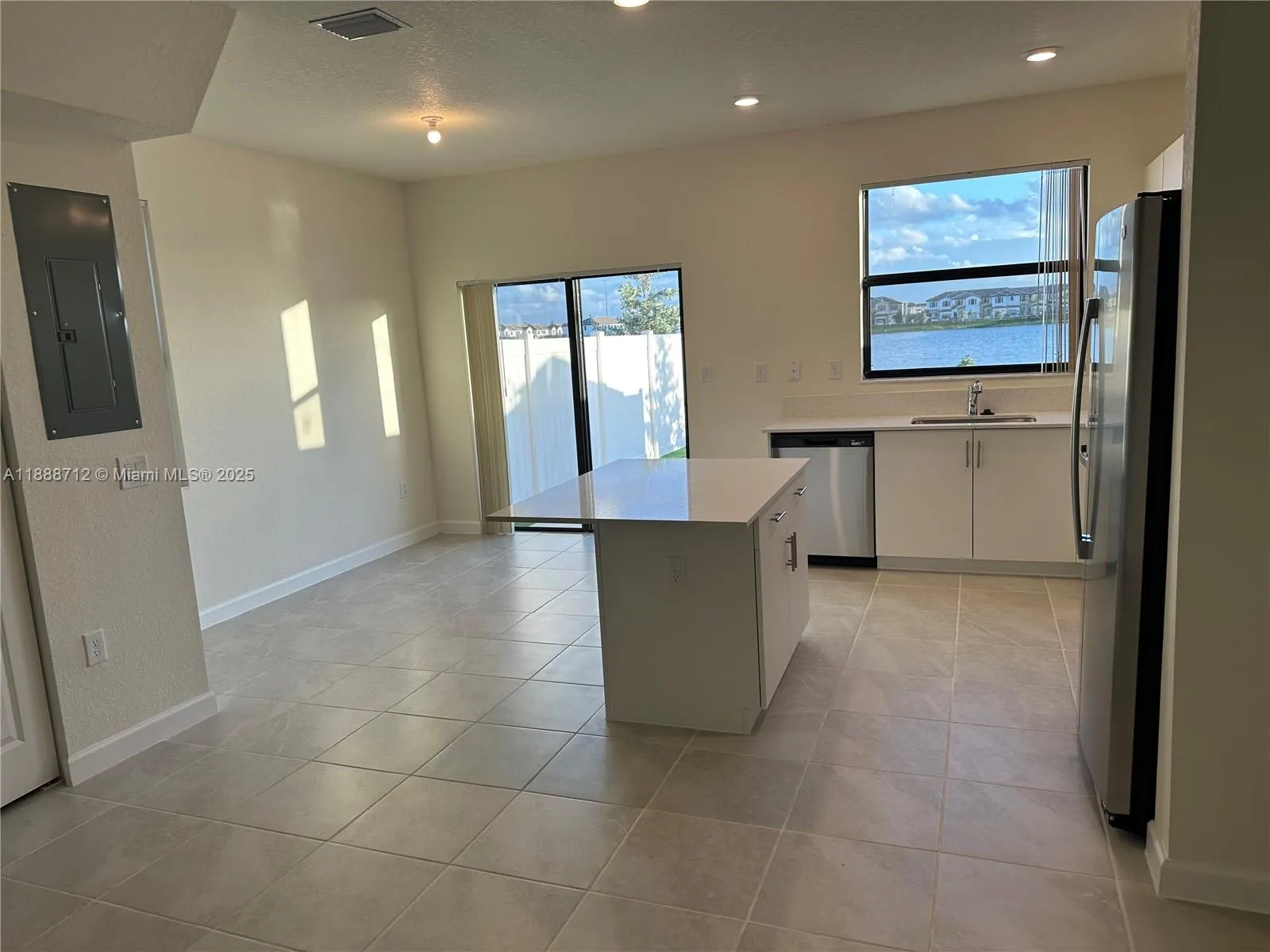 3322 W 114th Ter