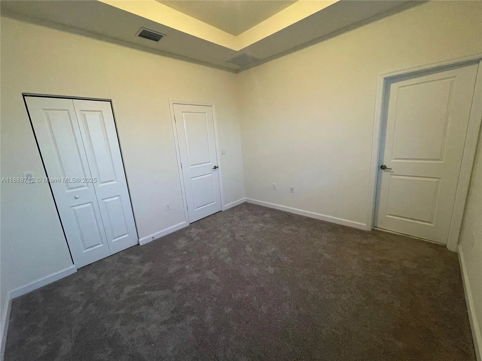 3322 W 114th Ter