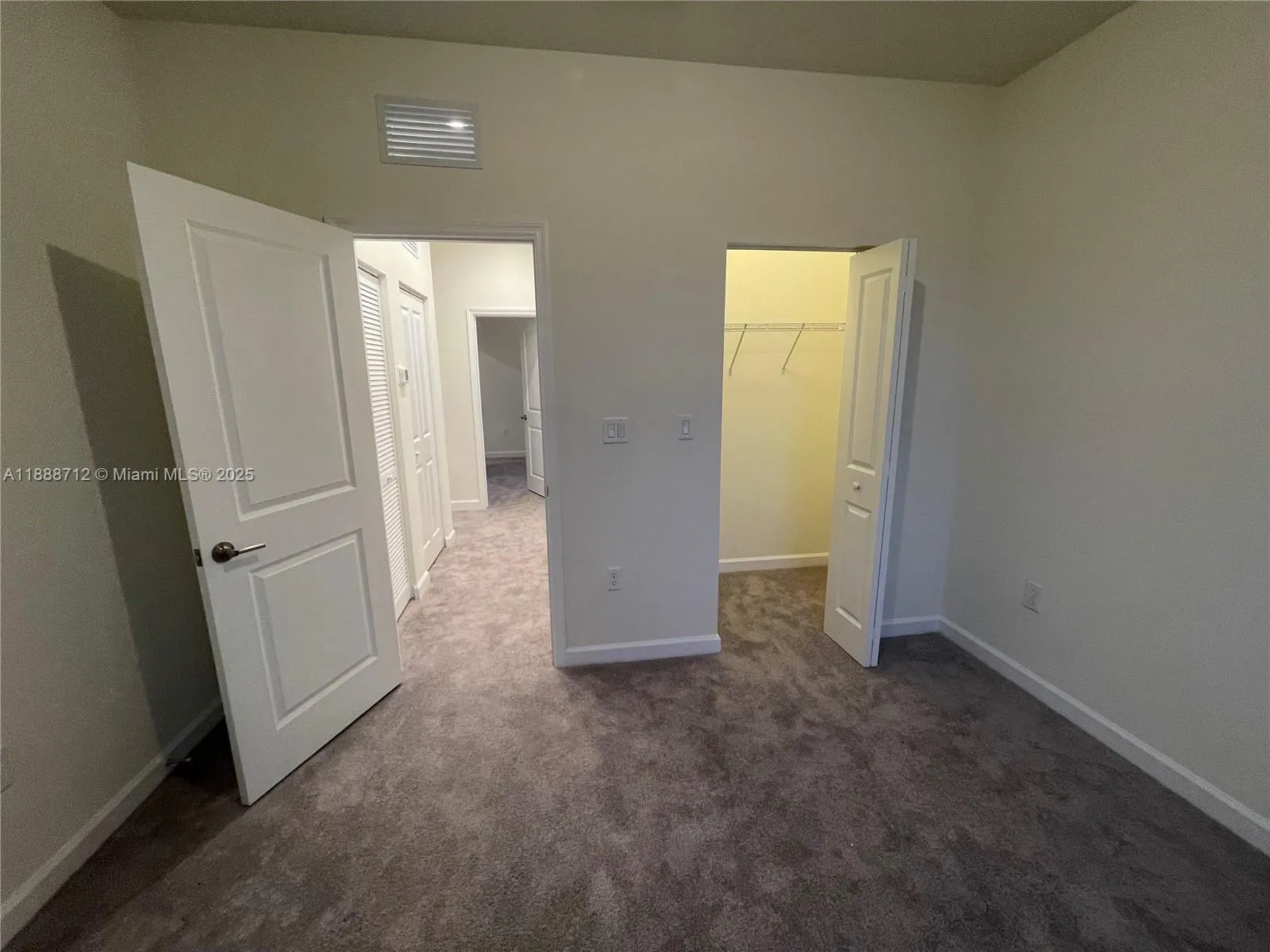 3322 W 114th Ter
