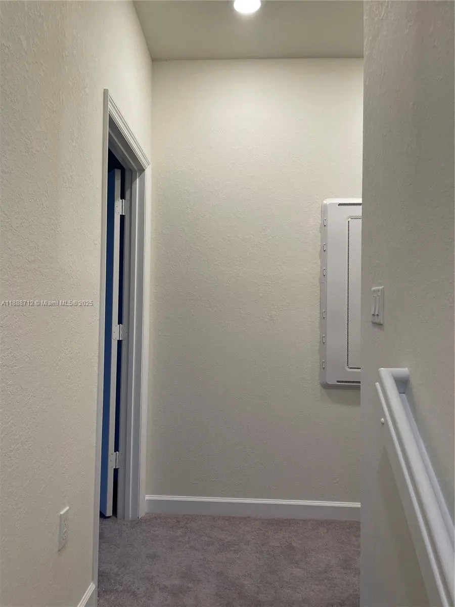 3322 W 114th Ter