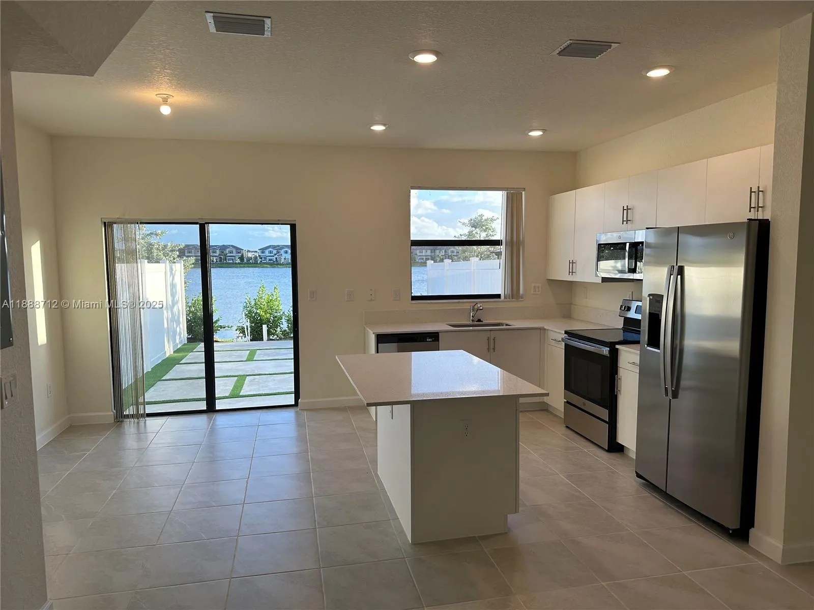 3322 W 114th Ter