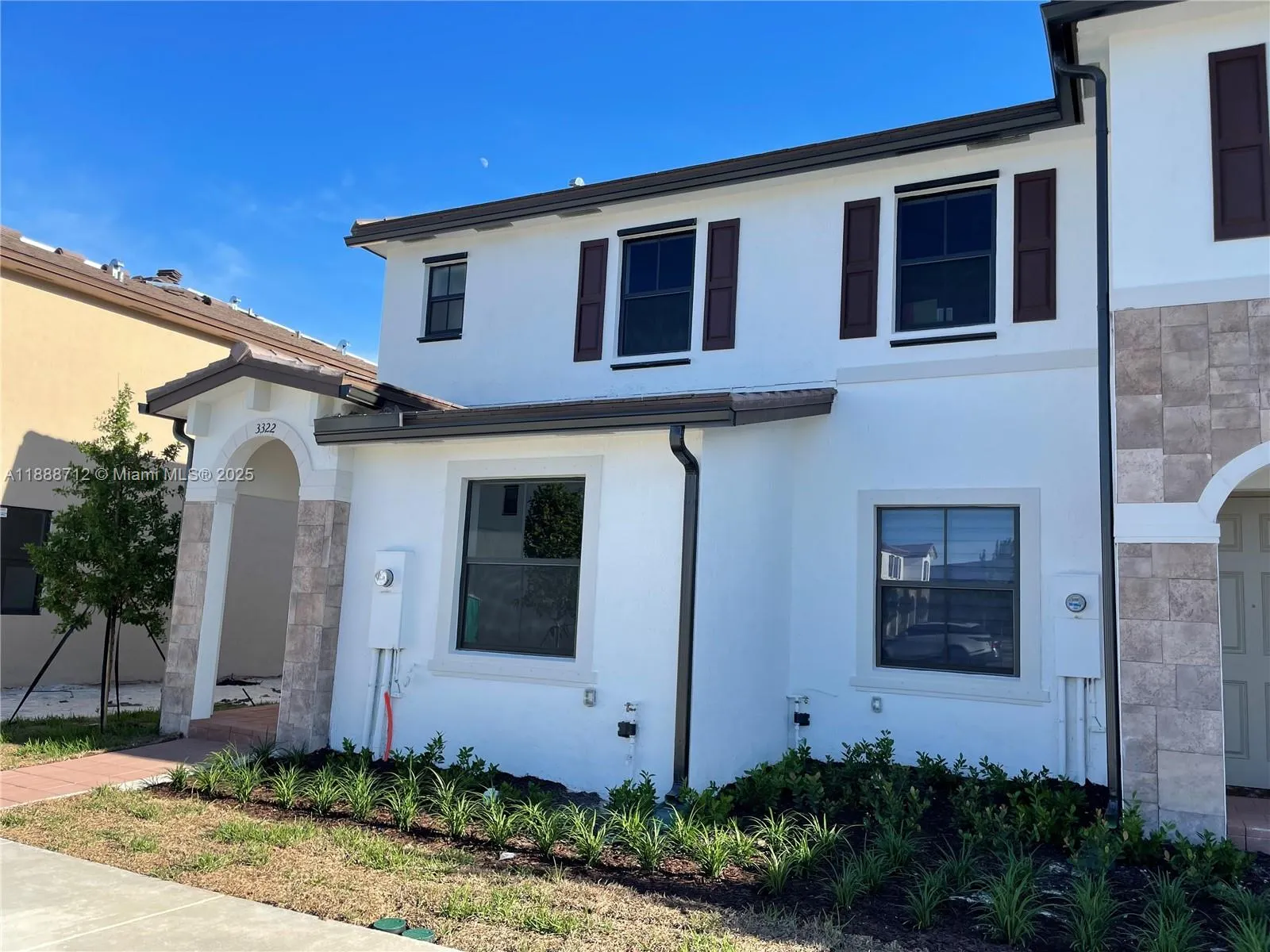 3322 W 114th Ter