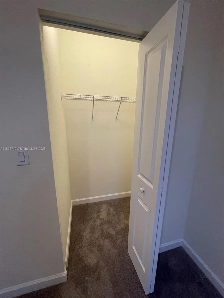3322 W 114th Ter