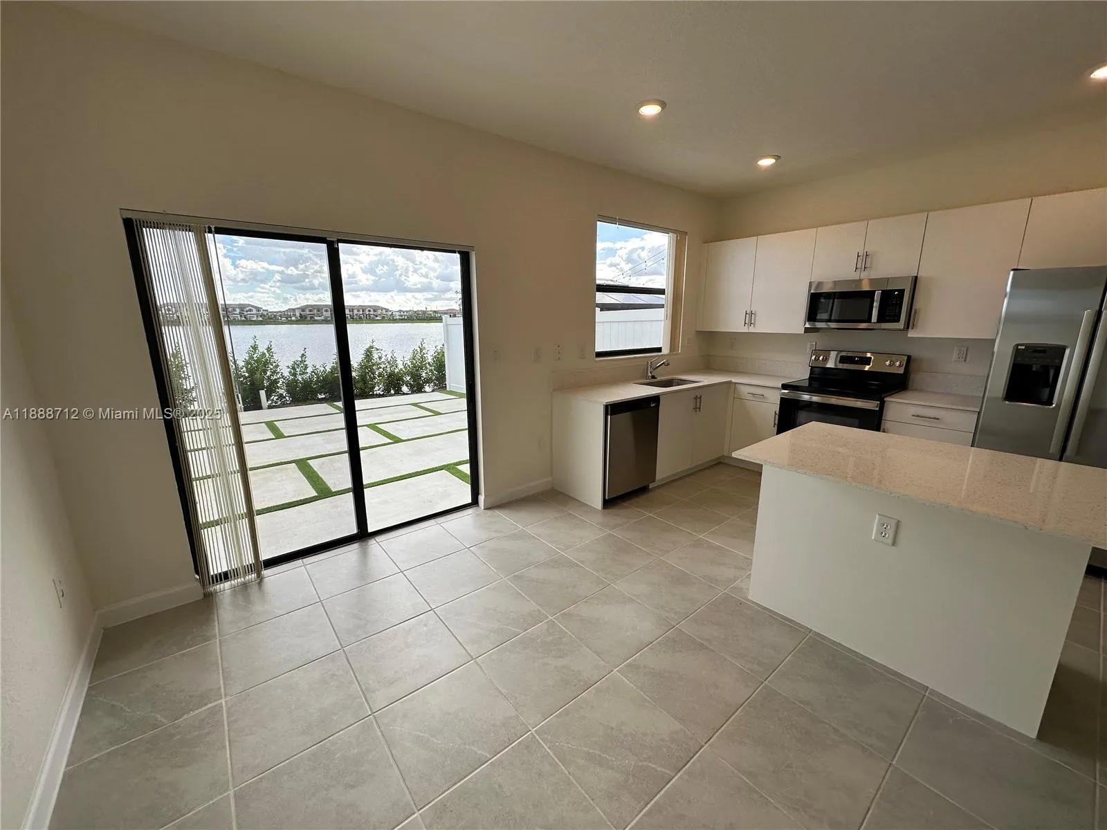 3322 W 114th Ter