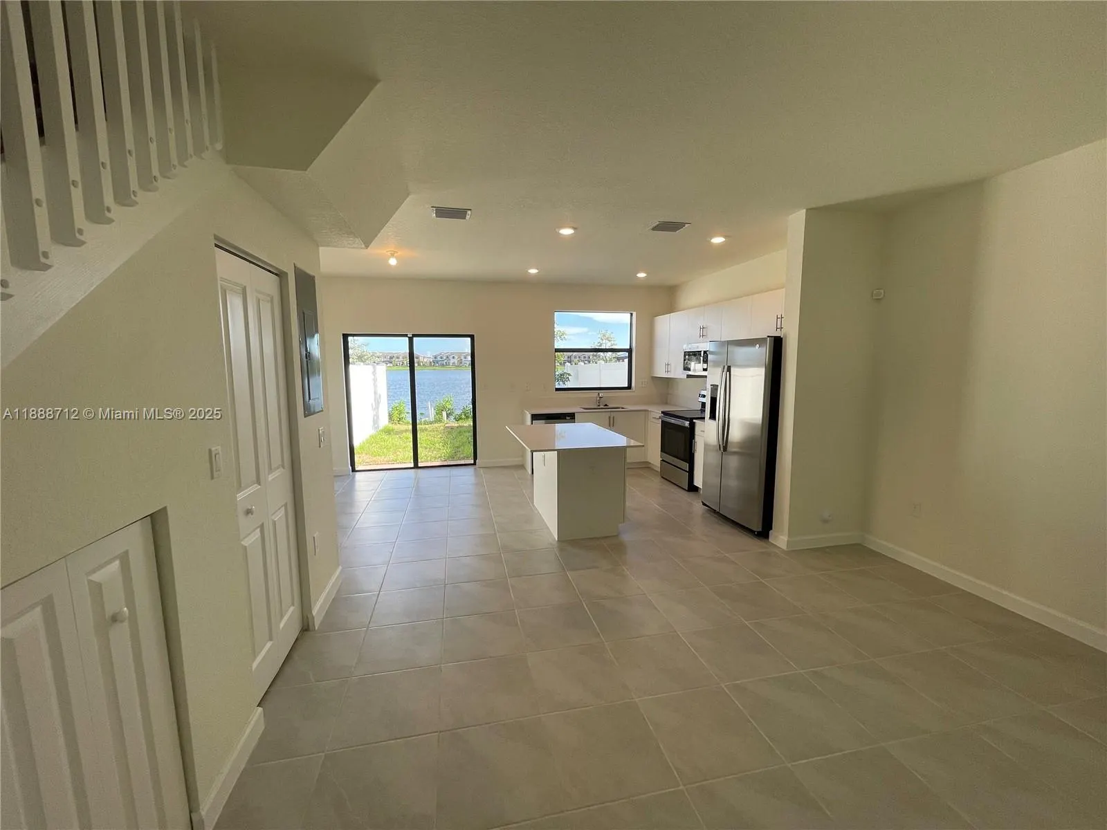 3322 W 114th Ter