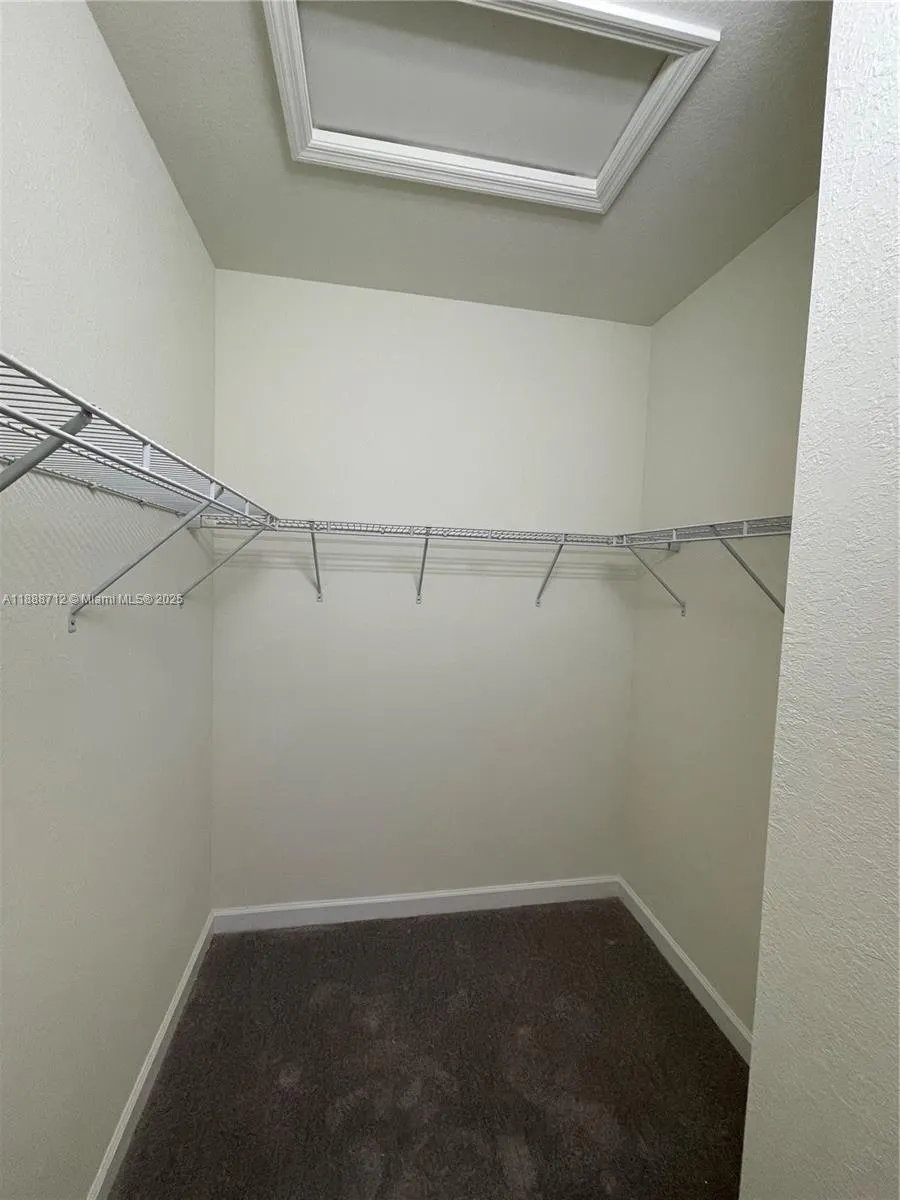 3322 W 114th Ter