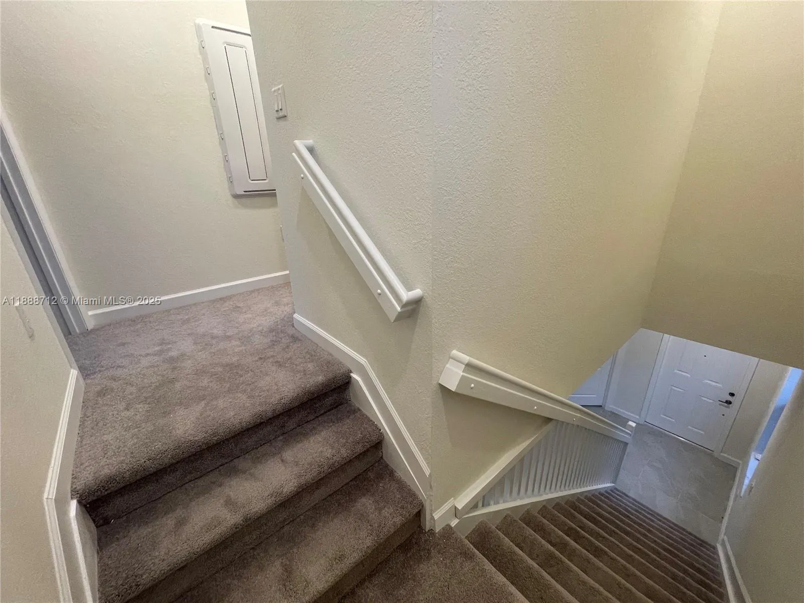 3322 W 114th Ter