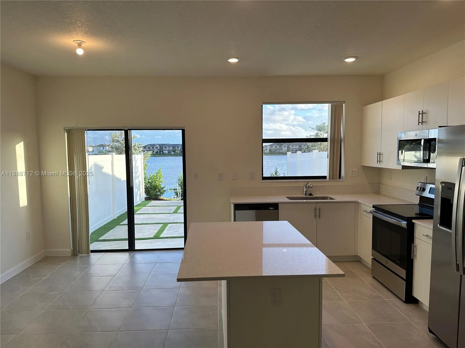 3322 W 114th Ter