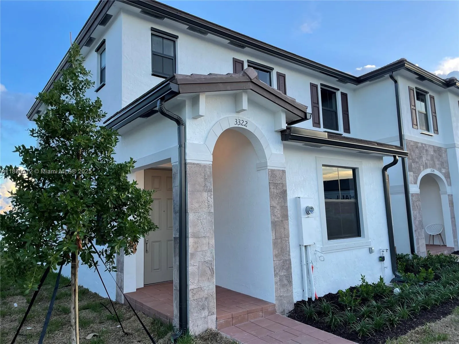 3322 W 114th Ter