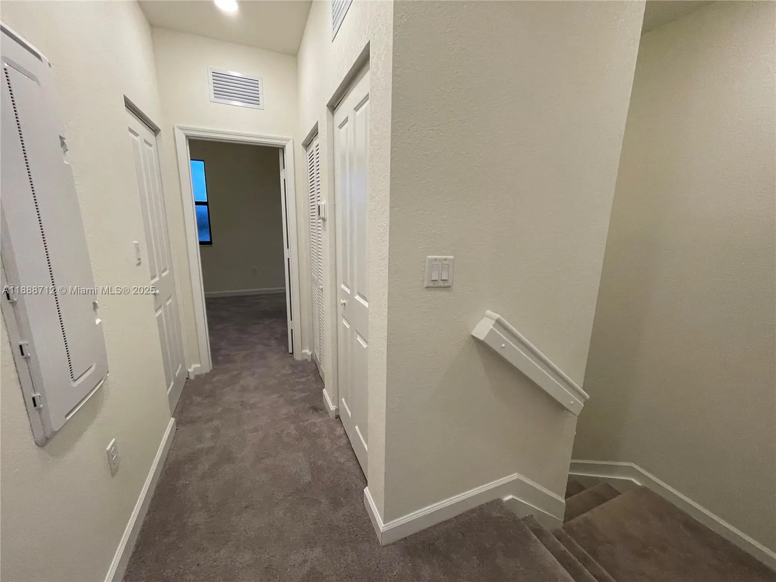 3322 W 114th Ter