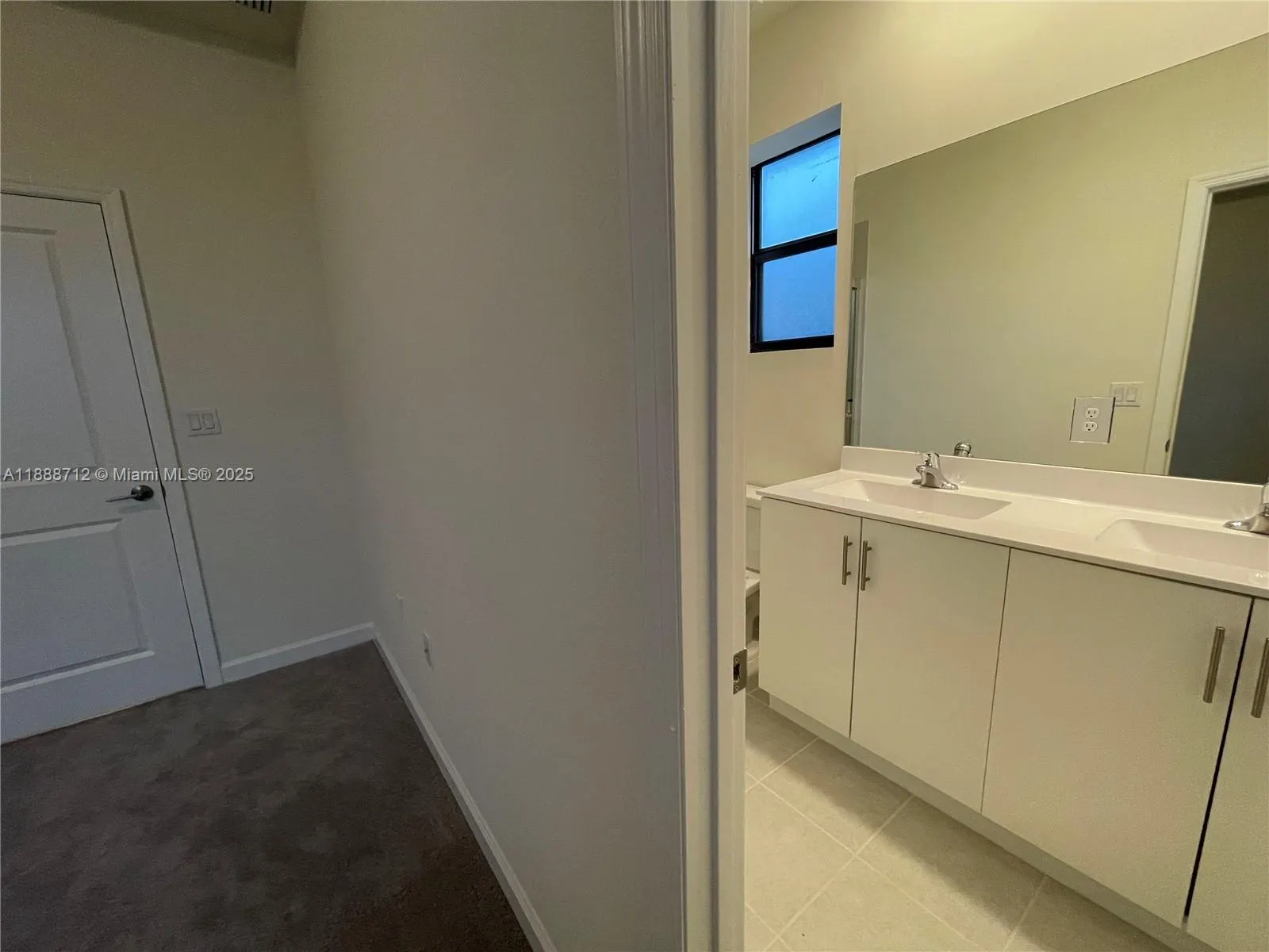 3322 W 114th Ter