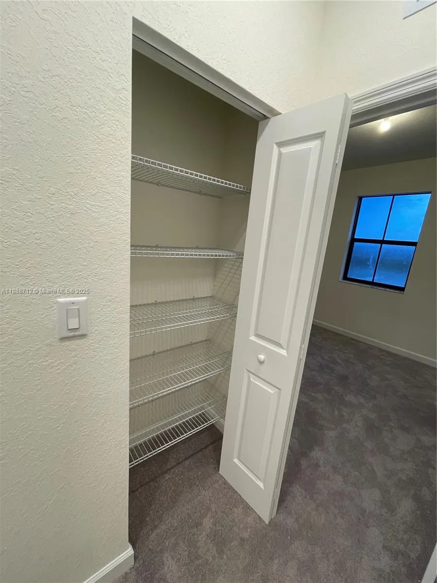 3322 W 114th Ter