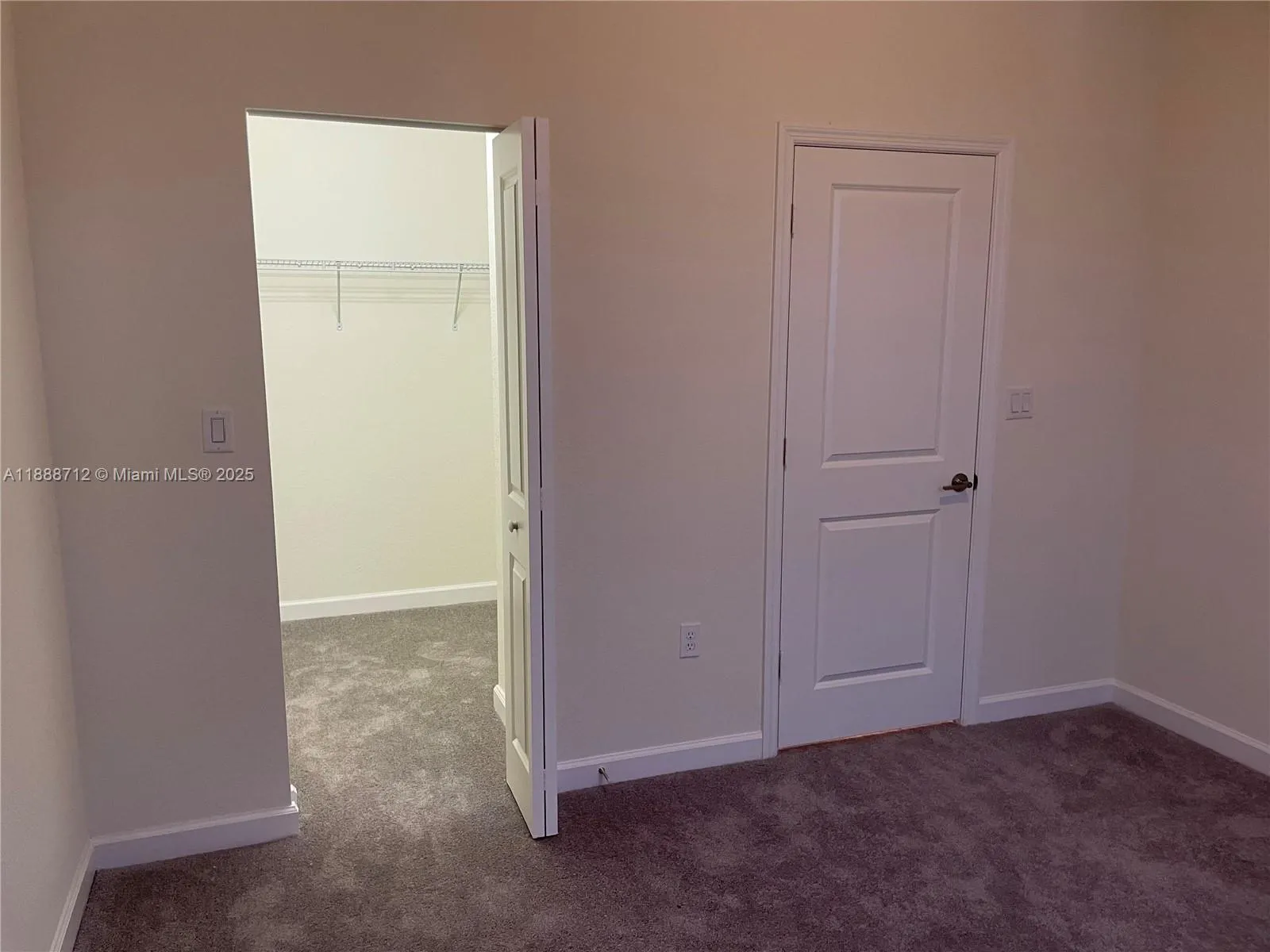 3322 W 114th Ter