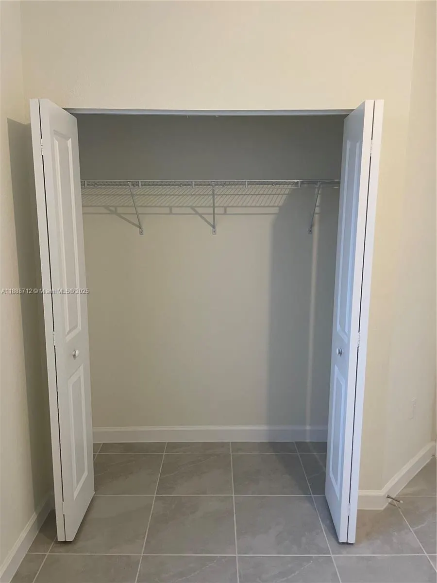 3322 W 114th Ter
