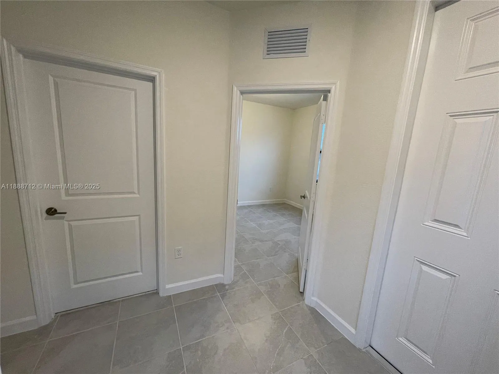 3322 W 114th Ter