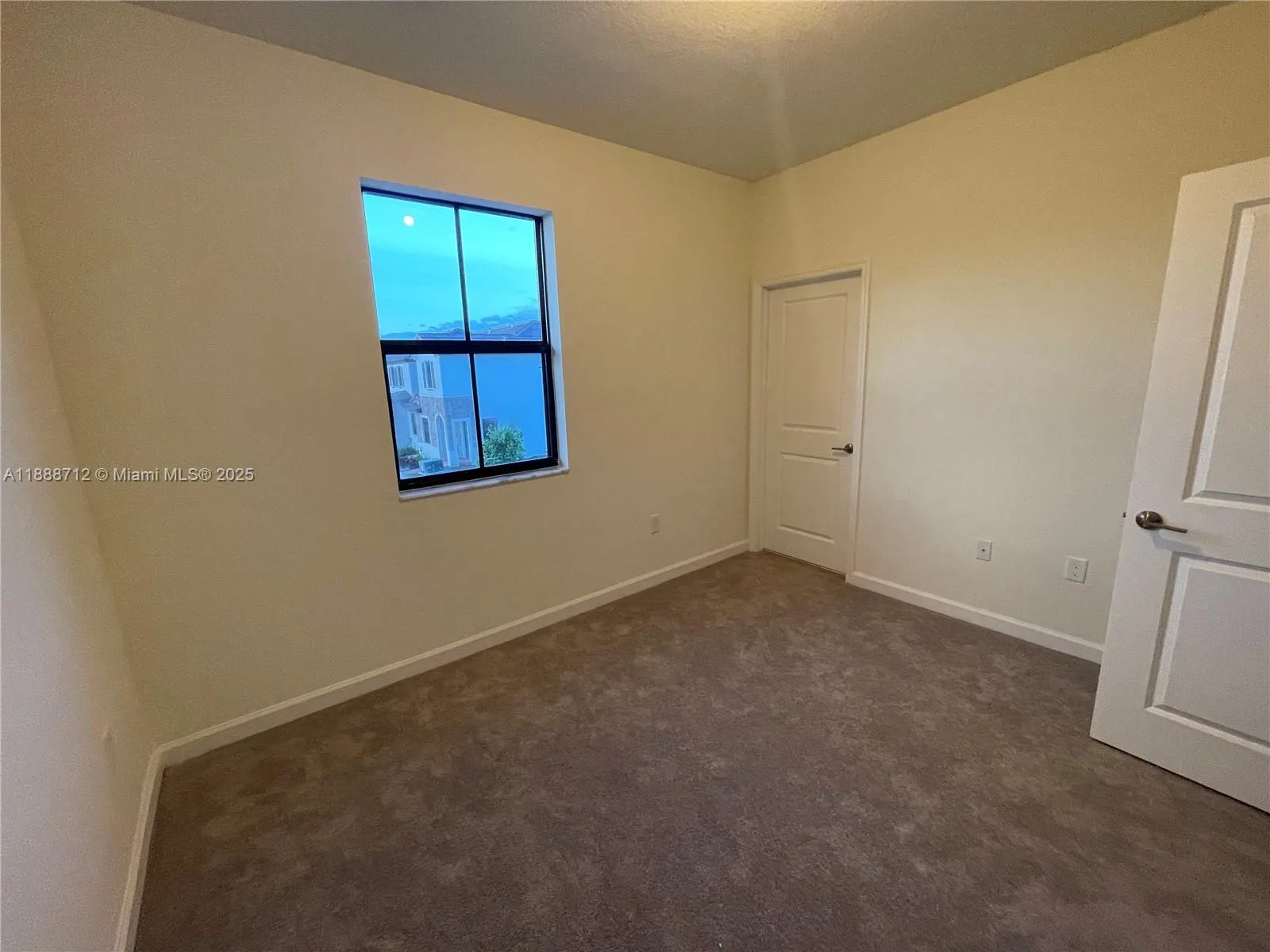 3322 W 114th Ter
