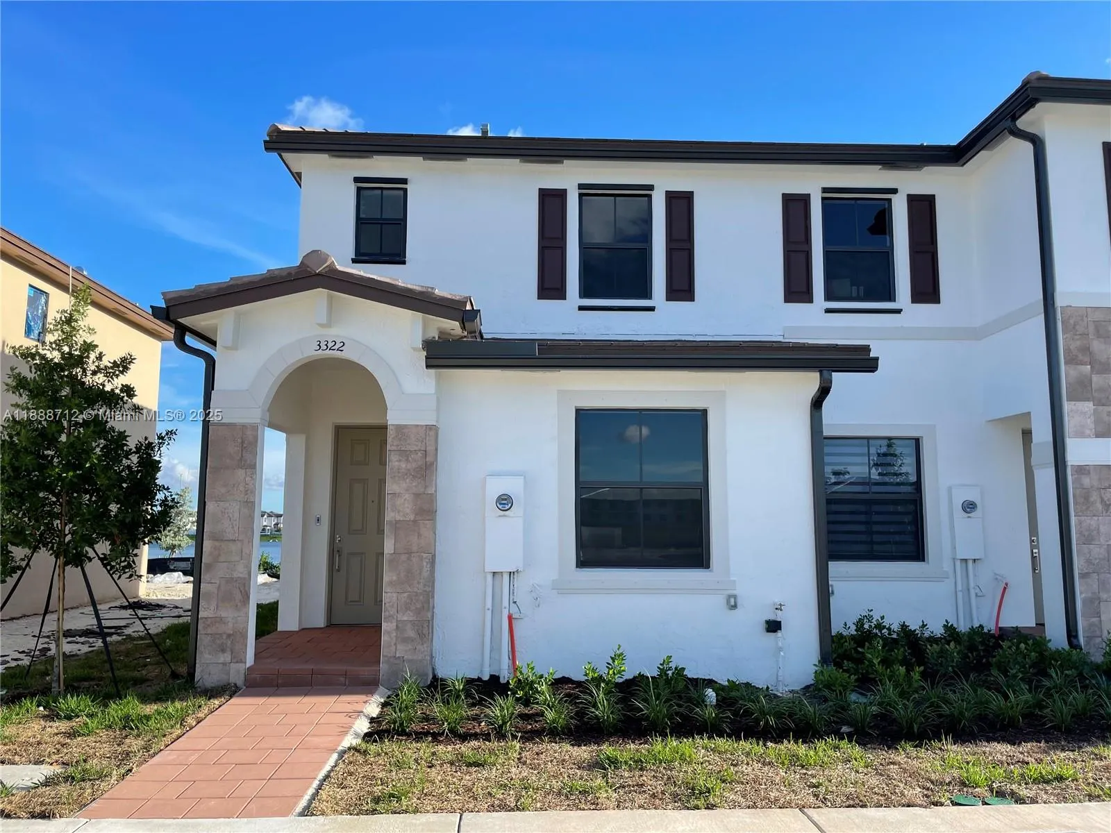 3322 W 114th Ter