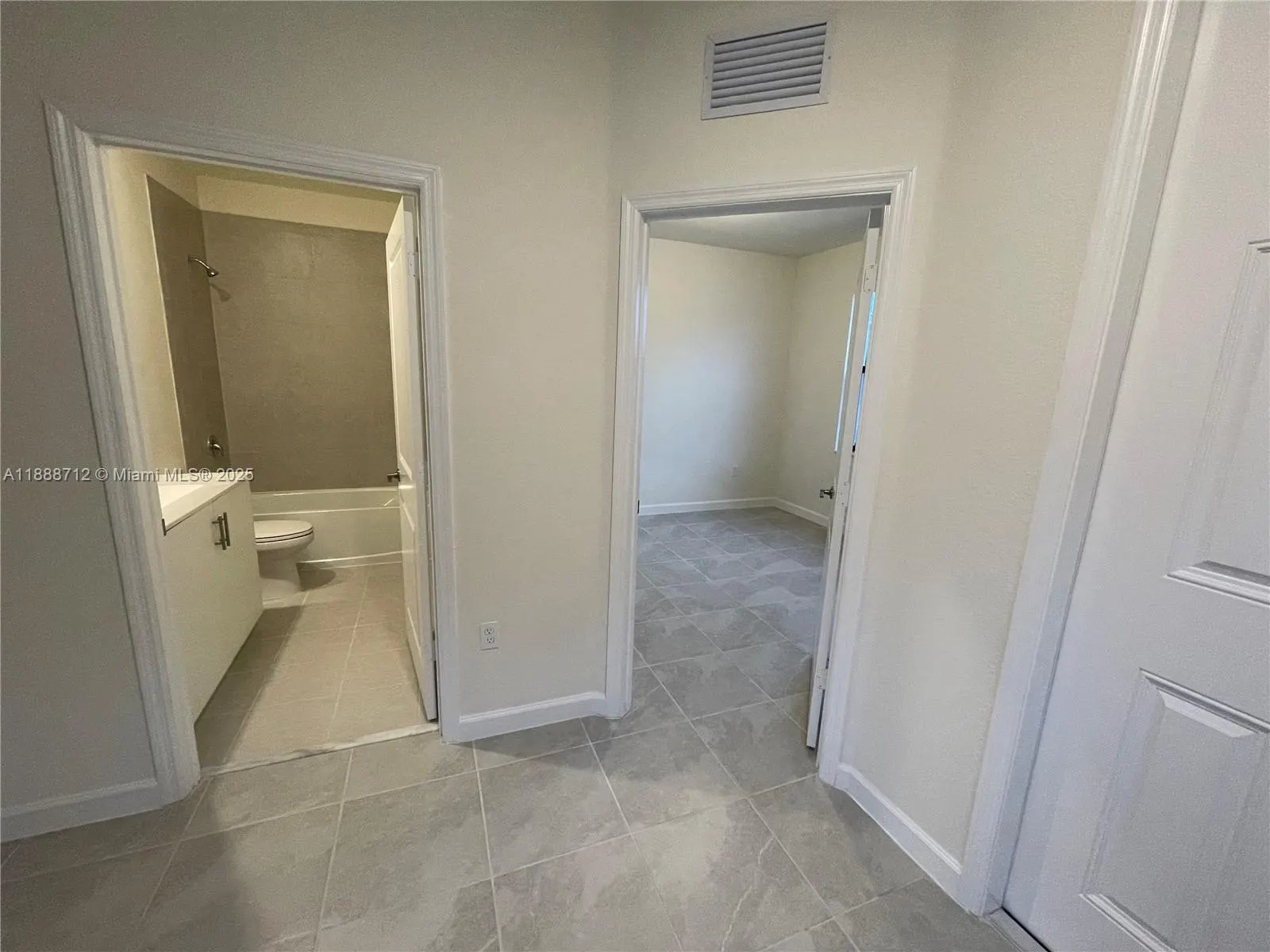 3322 W 114th Ter