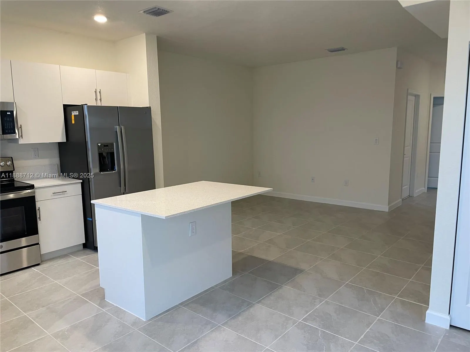 3322 W 114th Ter