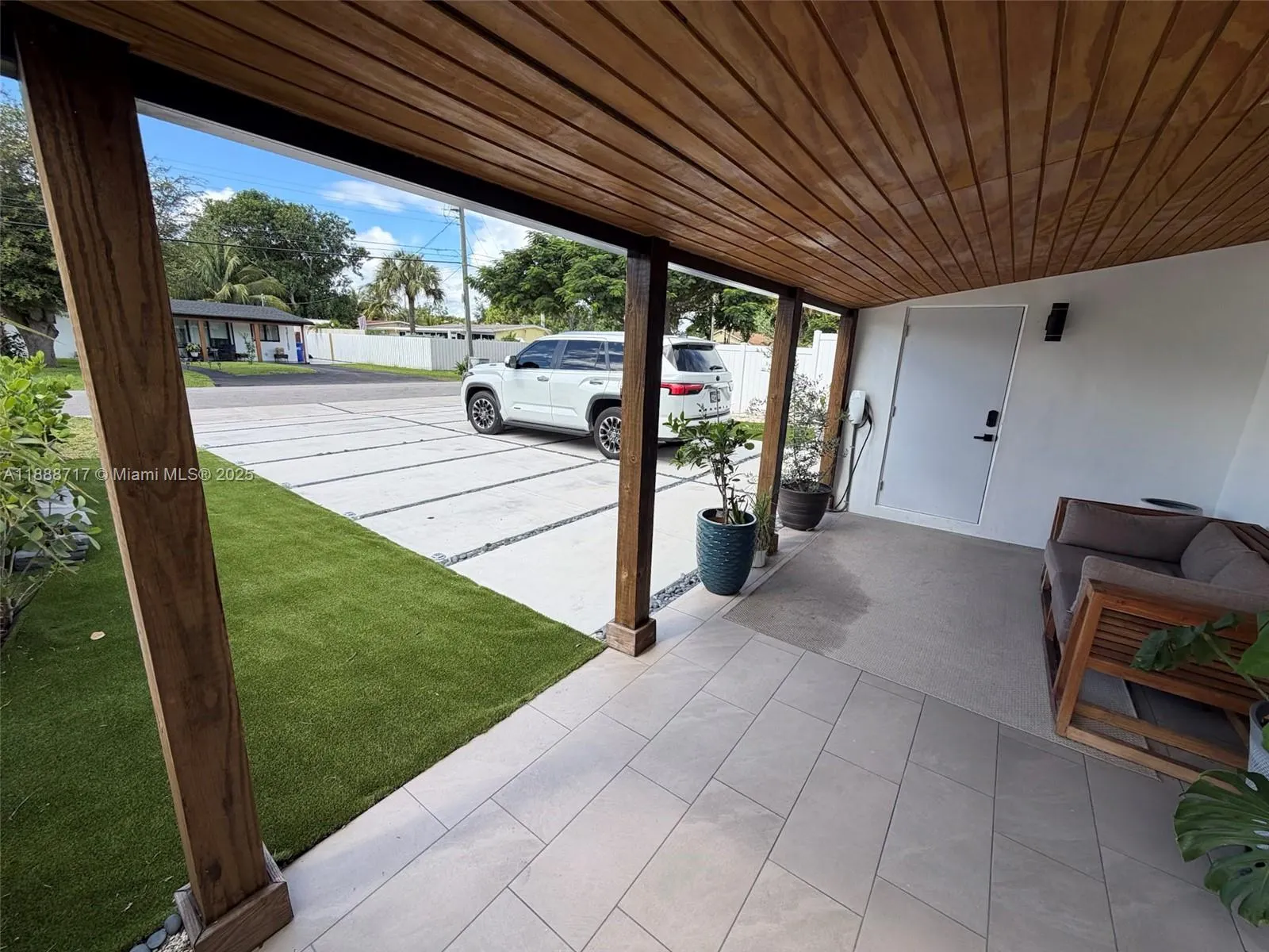 310 NE 12th Ave
