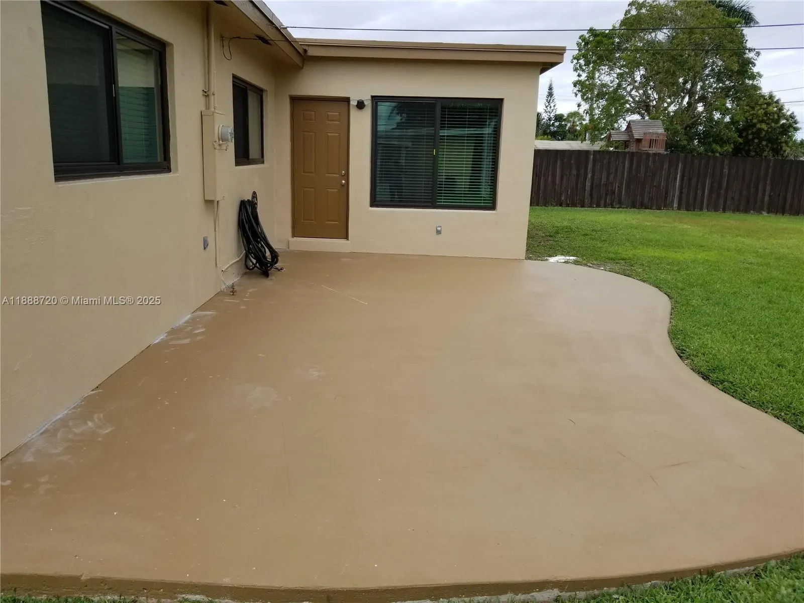 949 NW 10th St
