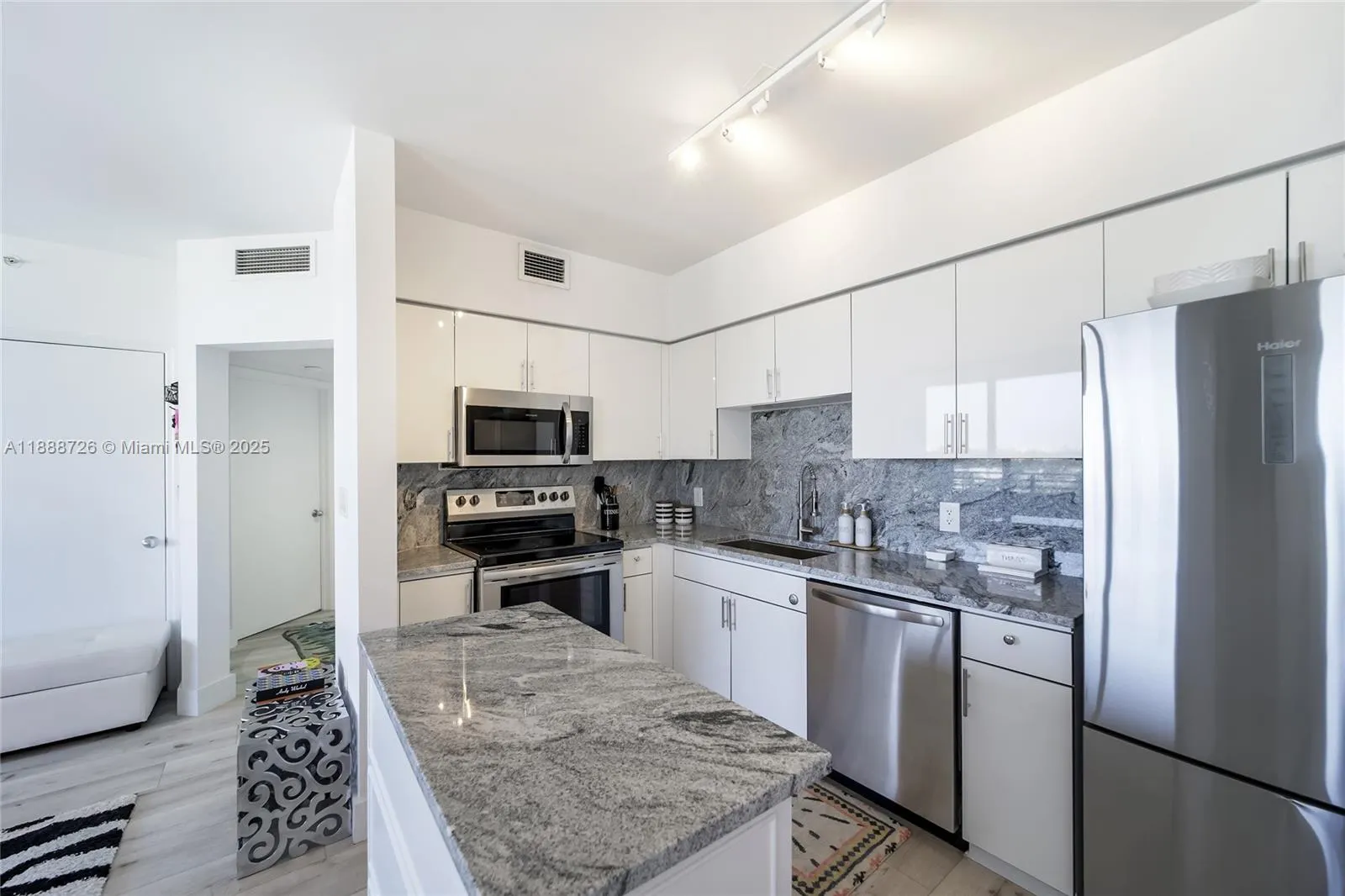 1330 West Ave, #1503