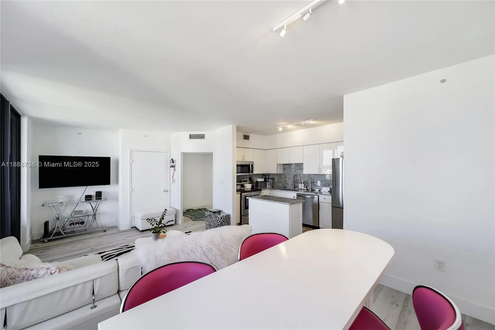 1330 West Ave, #1503