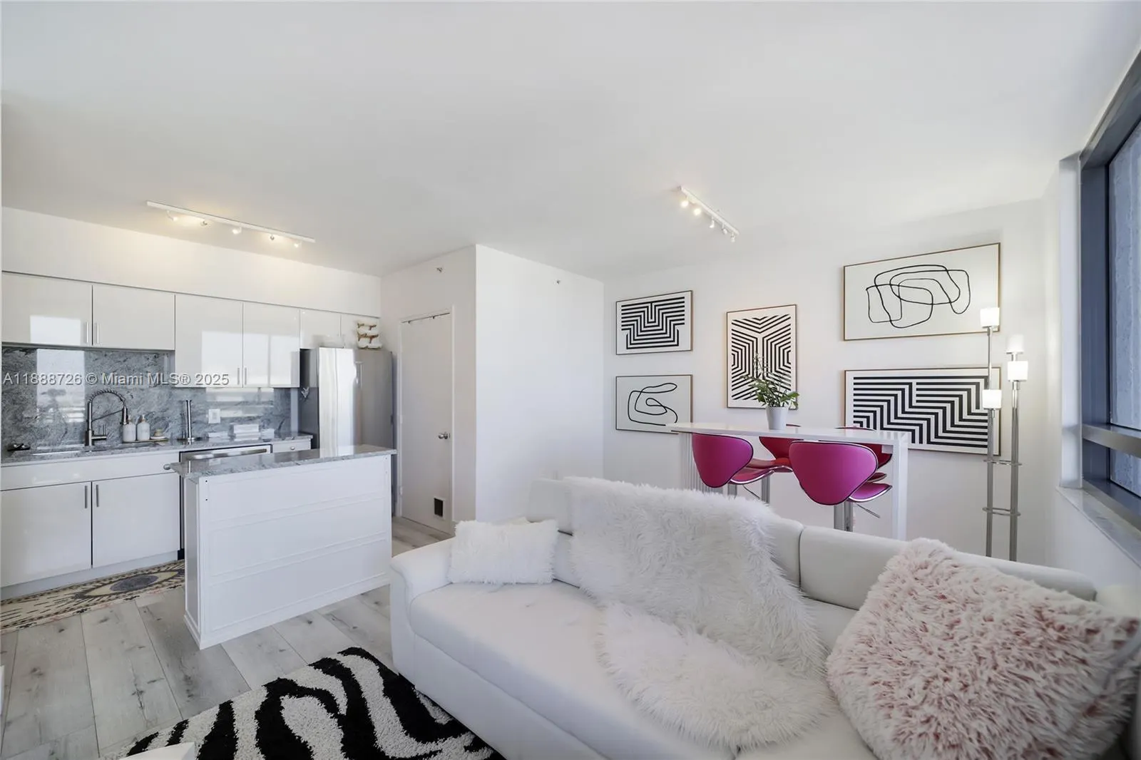 1330 West Ave, #1503