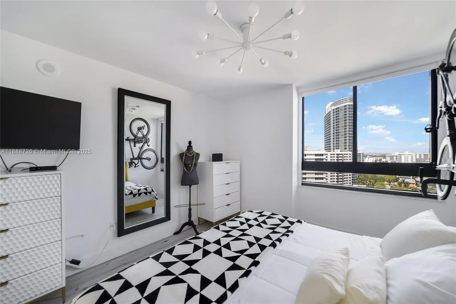 1330 West Ave, #1503