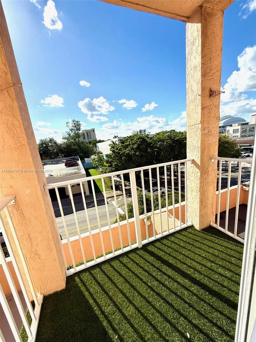 199 SW 12th Ave, #404A