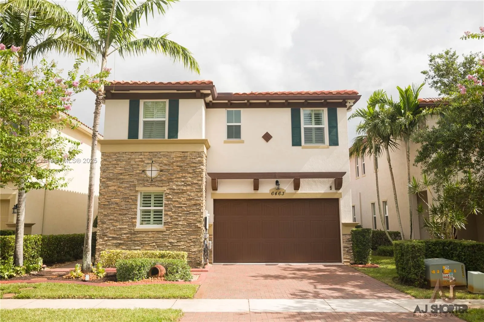 6463 Osprey Landing St
