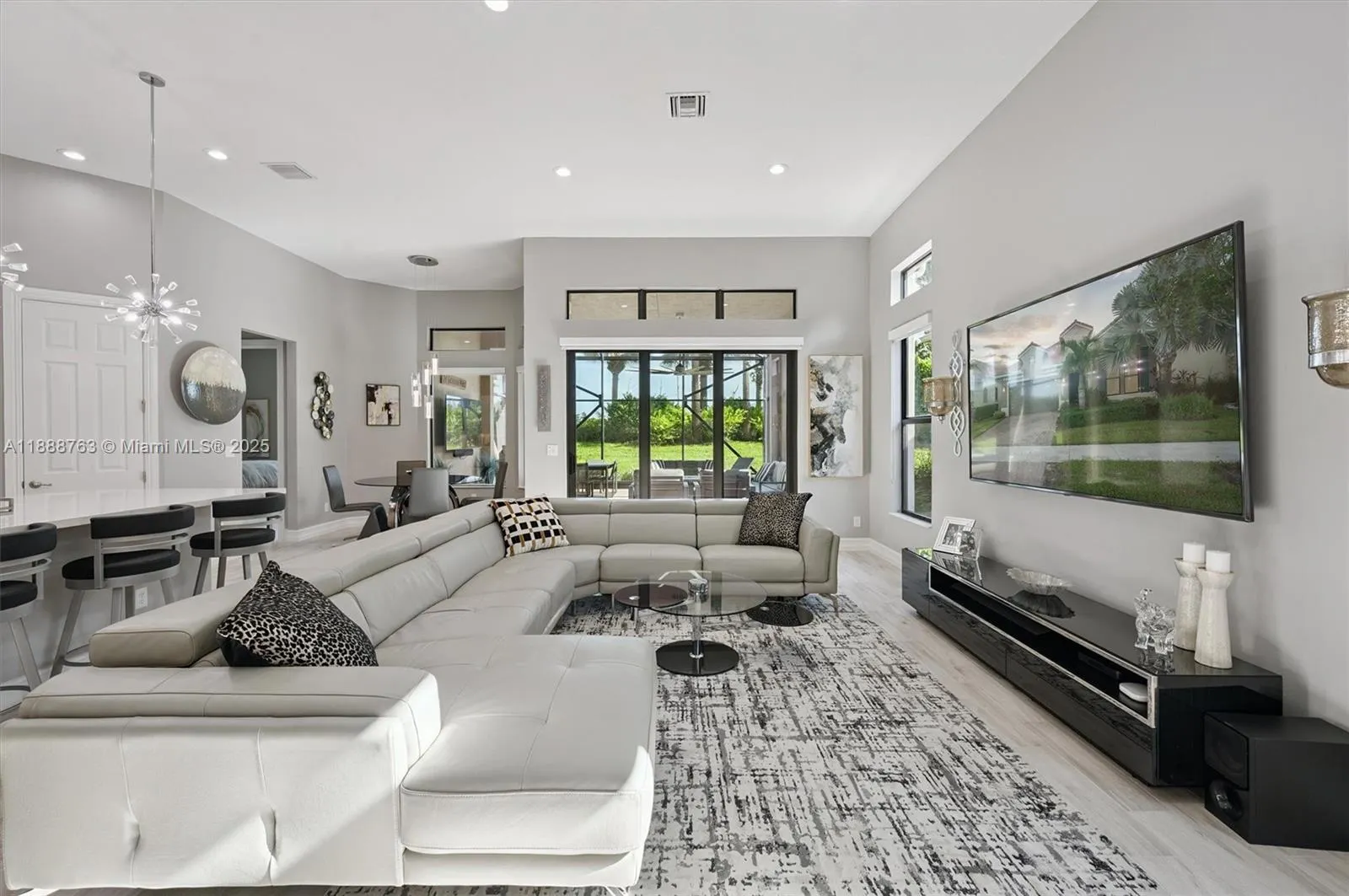 12065 N Kalmar Cir