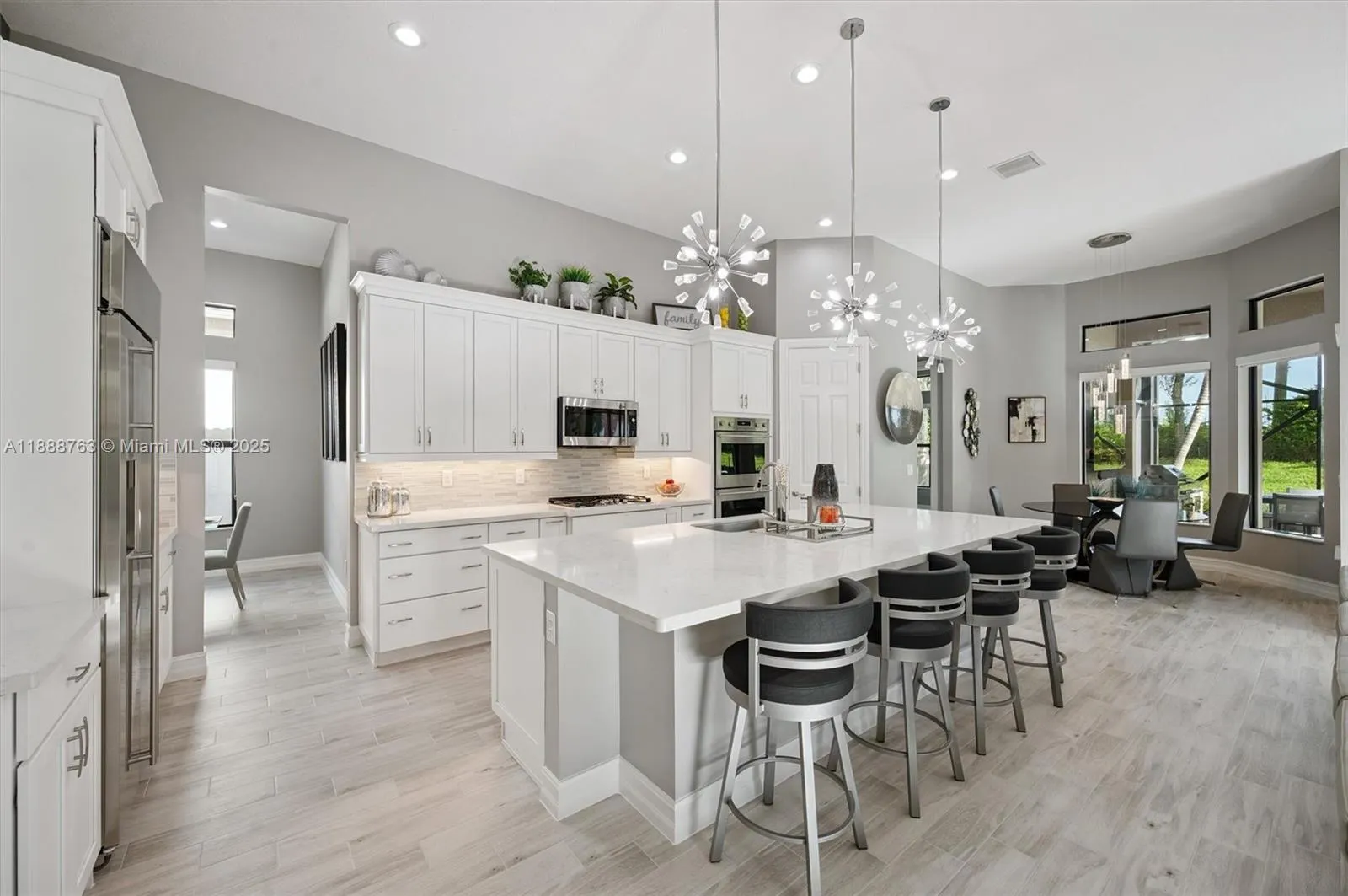 12065 N Kalmar Cir