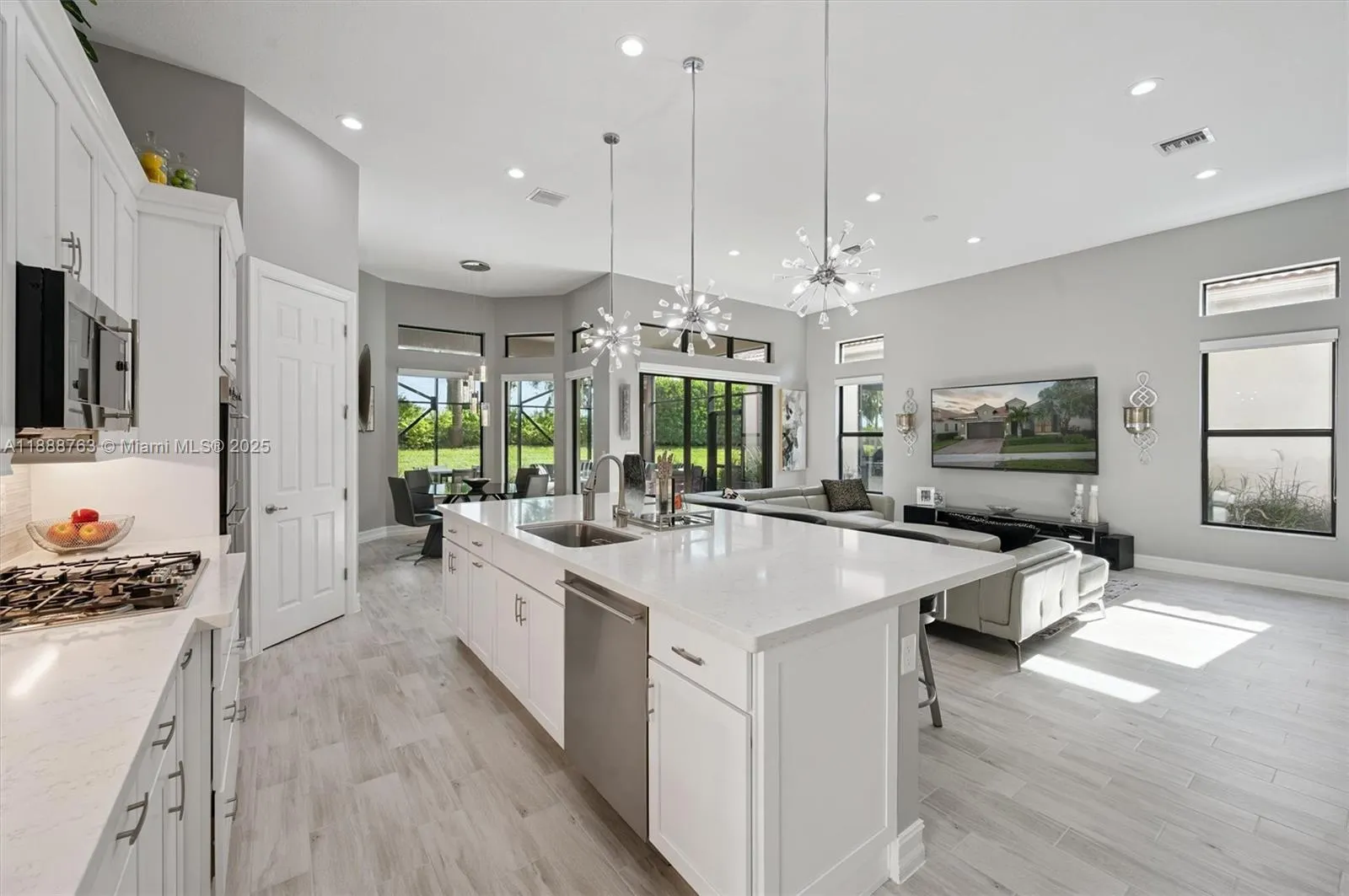 12065 N Kalmar Cir